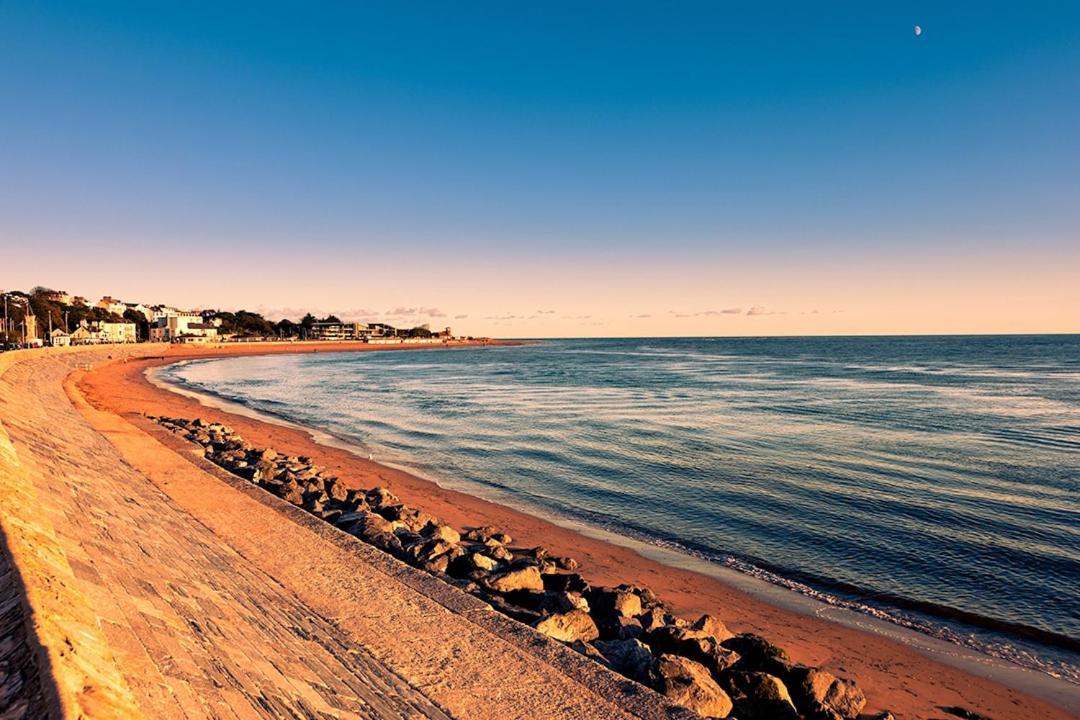 Sea Breeze, Gorgeous 2 Bed In